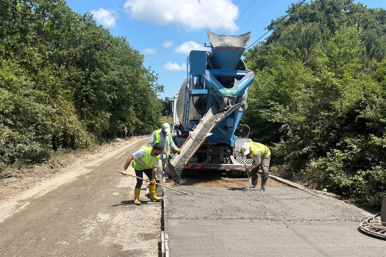 Gebze'de Beton Yol Onarımı Başladı: Kırsal Mahallelere Ulaşım Konforu Artacak