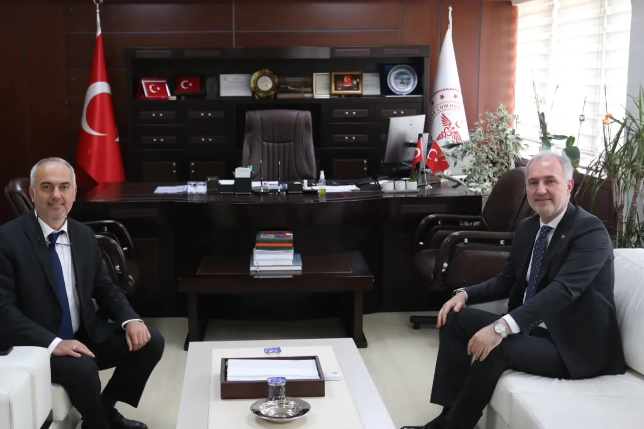 İnegöl'de Sağlık Altyapısı Güçlendiriliyor: Hastane Kapasitesi ve Aile Sağlığı Merkezleri Gündemde