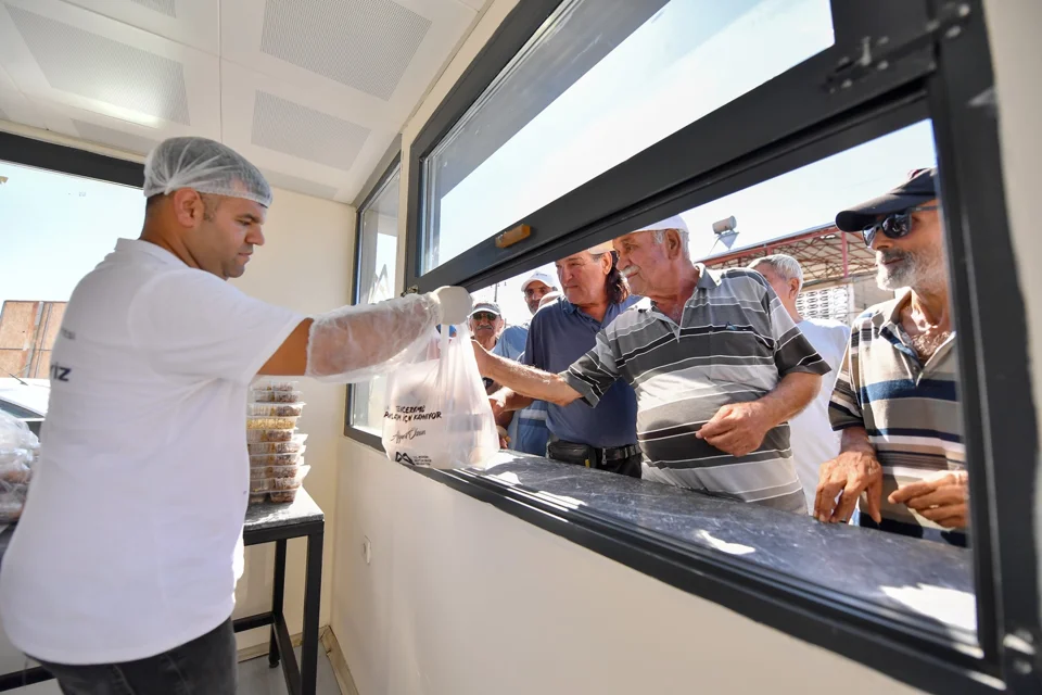 Mersin'de 'Mahalle Mutfakları' Dayanışma Ağını Güçlendiriyor: 7 Milyon Öğün Dağıtıldı