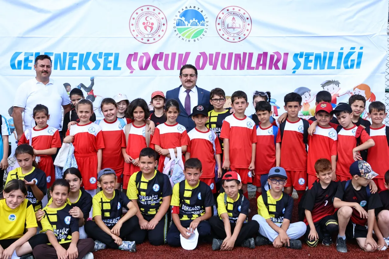 Sakarya'da Geleneksel Çocuk Oyunları Şenliği Rekor Katılımla Gerçekleşti