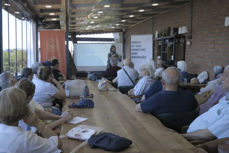 Kocaeli'de 65 Yaş Üstüne Yönelik Yaşam Boyu Öğrenme Programı Başladı