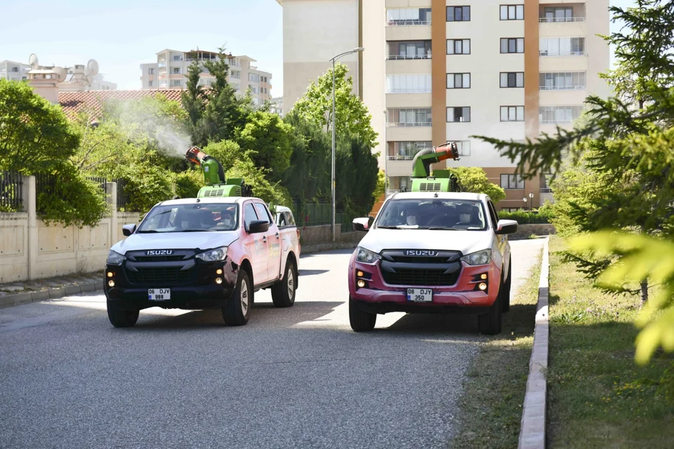Ankara’da Yaz Boyu Haşerelere Karşı İlaçlama Mesaisi Sürüyor
