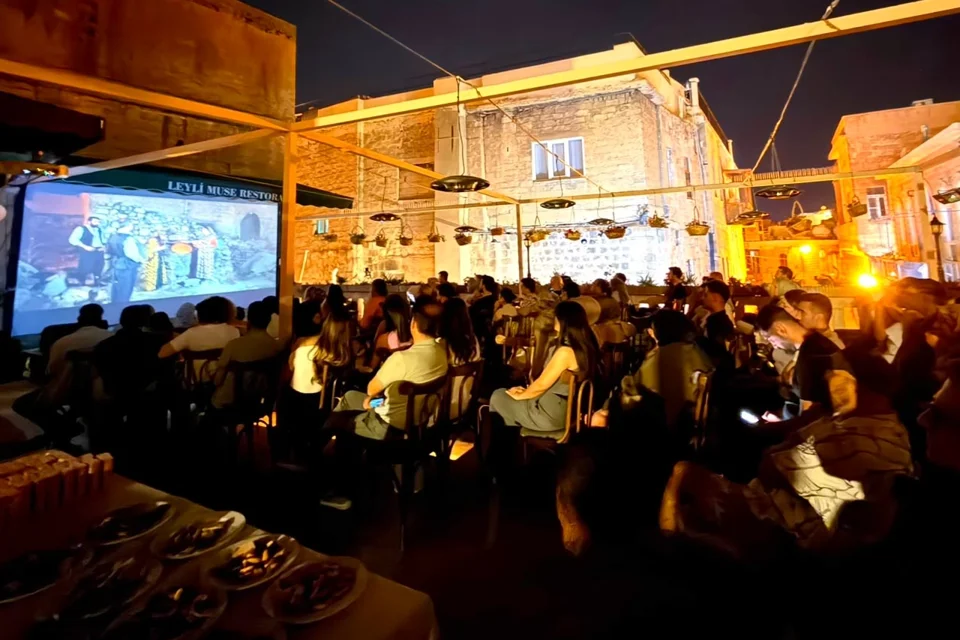 Mardin'de "Sesimi Taşı" Filmi Büyük İlgi Gördü: Tarihi Konakta Gala Heyecanı