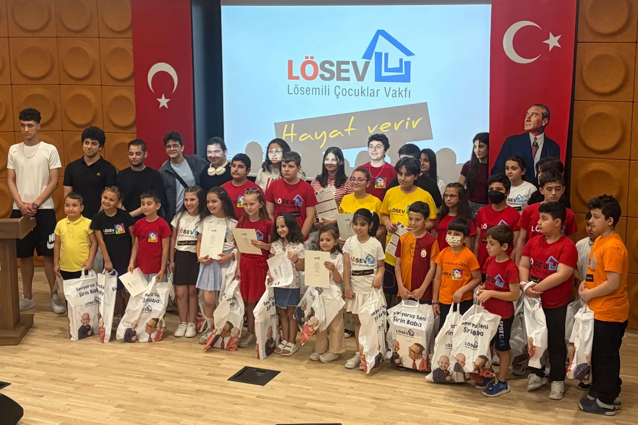 LÖSEV Bursa'da Karne Sevinci Yaşattı