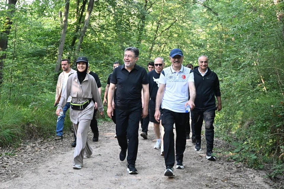 Bakan Uraloğlu, Ormanya'da Bakanlarla Sabah Yürüyüşü Yaptı