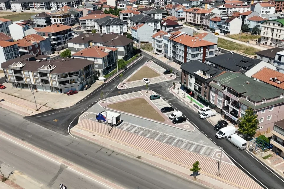 İnegöl'de 11 Sokak Yenilendi: Asfalt ve Kaldırımlar Tamamlandı, Otoparklar Hizmete Açıldı