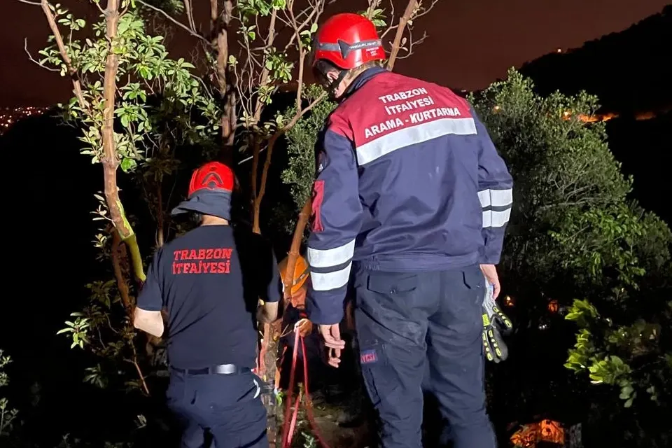 Trabzon'da Yamaçta Mahsur Kalan Vatandaş Kurtarıldı