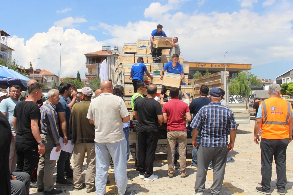 Antalya'da Arıcılar Hibe Kovanlara Kavuştu