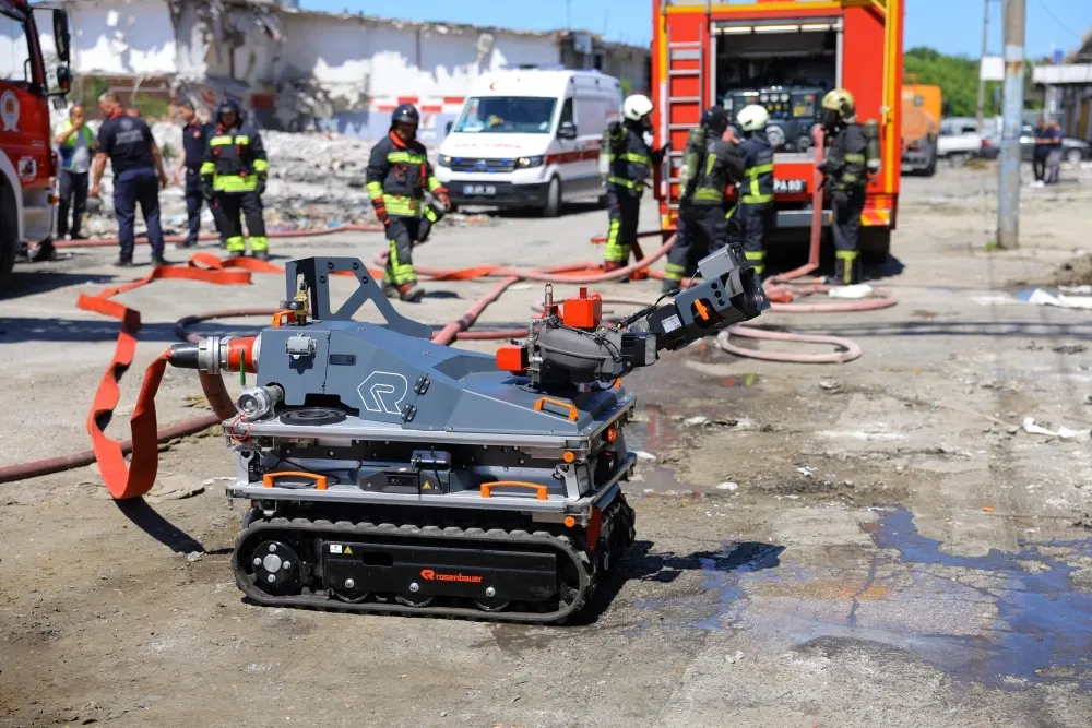 Samsun İtfaiyesi'ne "Alevkıran" Robotu: Yüksek Riskli Yangınlara Güvenli Müdahale
