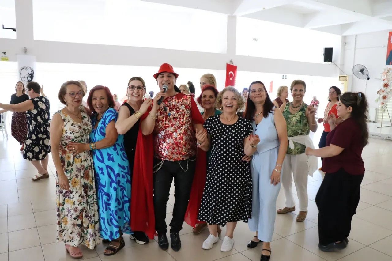 İzmit'te Kadınlar Matinesi ve Söyleşi Etkinliğinde Buluştu