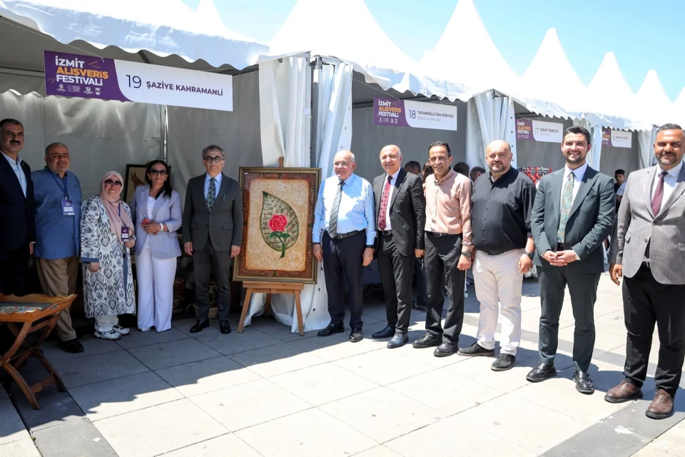 İzmit Alışveriş Festivali Kortej Yürüyüşüyle Başladı