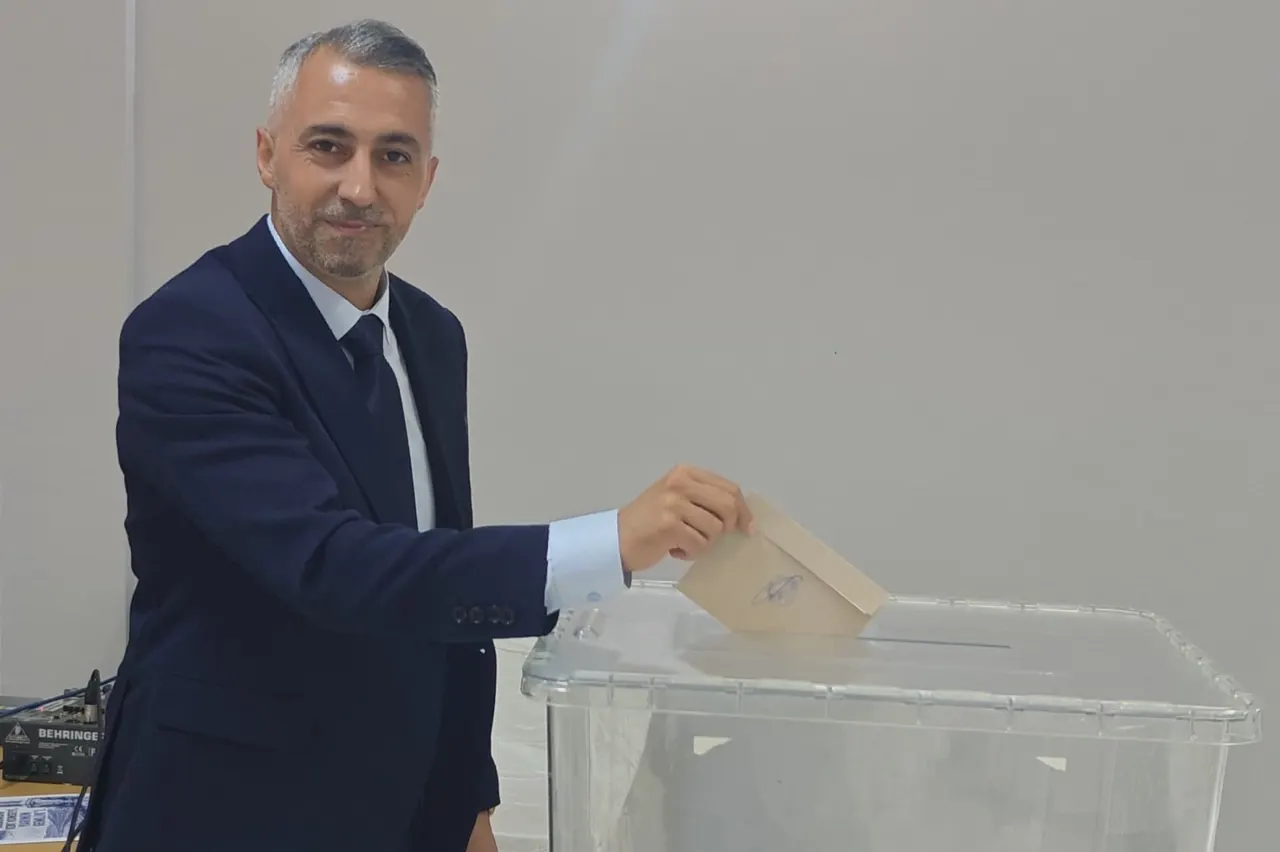 Gemlik Kent Konseyi'nde Sedat Akkuş Güven Tazeledi
