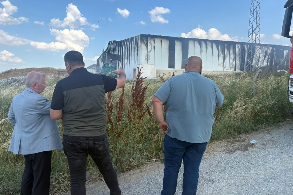 Keşan'daki Katı Atık Tesisinde Yangın: Plastik Ayrıştırma Ünitesi Alevlere Teslim