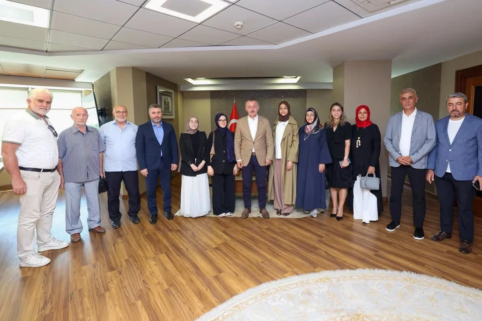 Kocaeli'nin Gururu Arapça Münazara Şampiyonları Başkan Büyükakın'ı Ziyaret Etti
