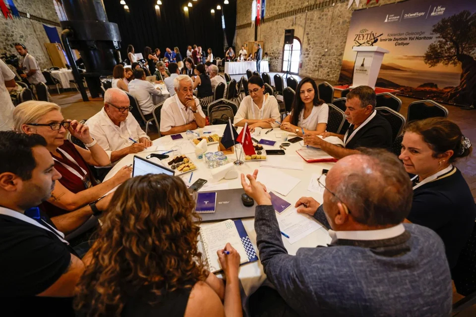 İzmir Zeytinciliği İçin Kritik Yol Haritası Belirleniyor: Sektörün Geleceği Çalıştayda Şekilleniyor