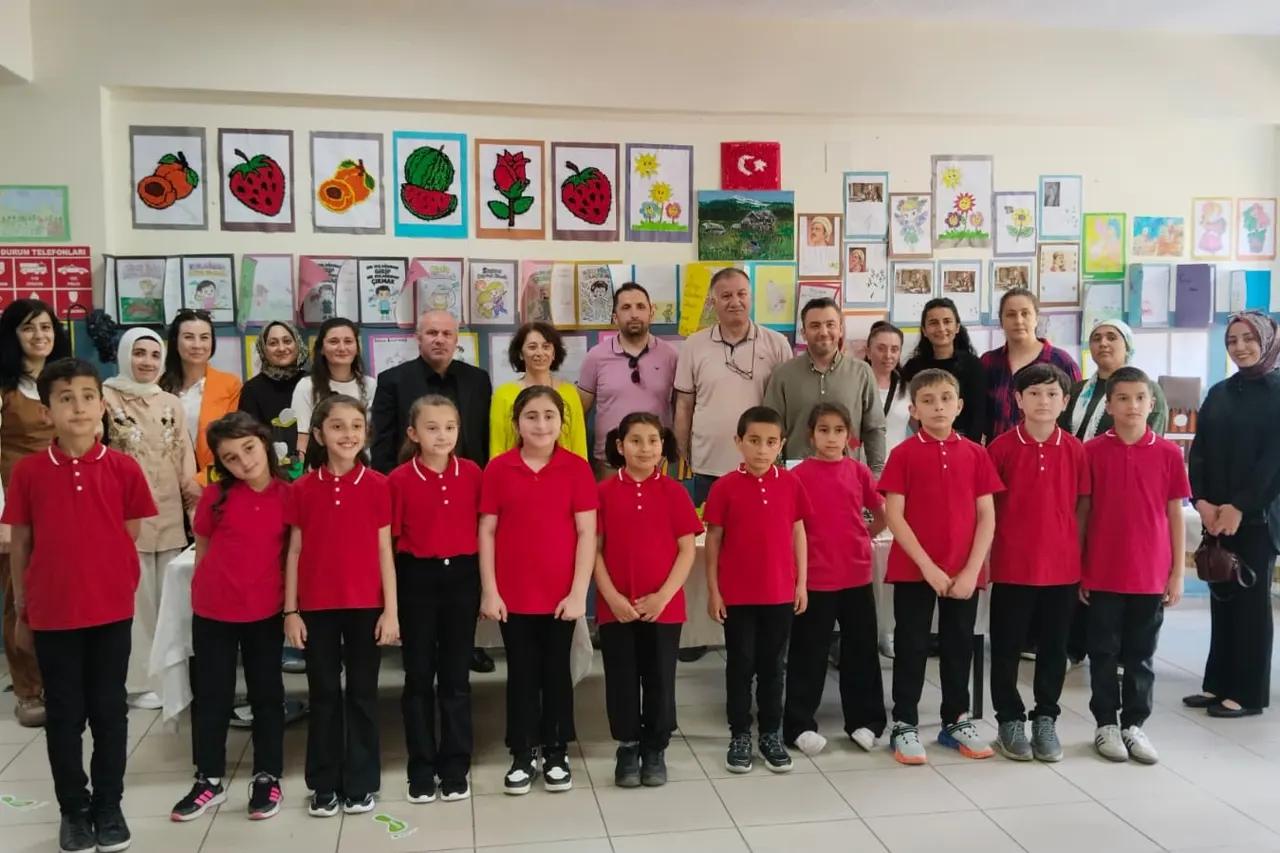 Artvin'de İlkokul Öğrencilerinin El Emeği Sergisi Büyük İlgi Gördü