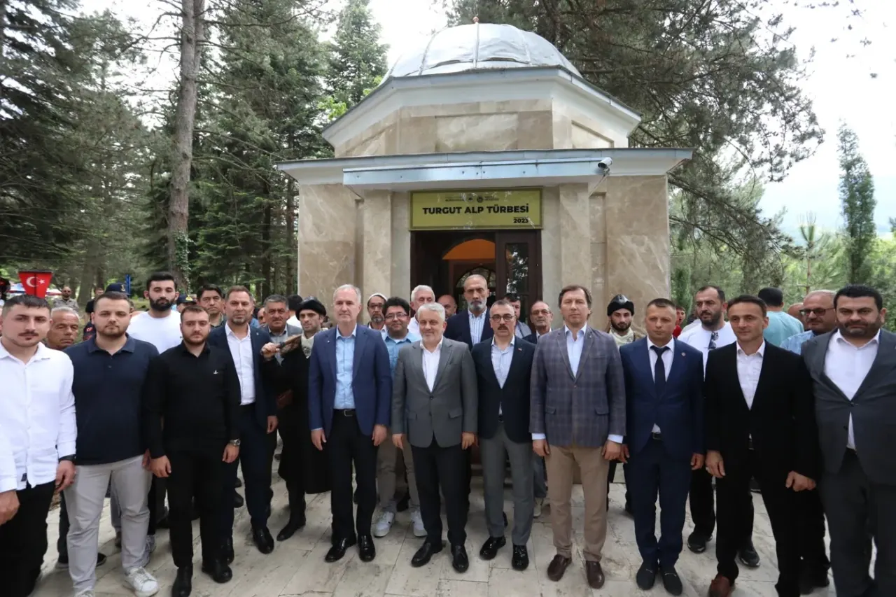 İnegöl'ün Fatihi Turgut Alp, Kabri Başında Anıldı