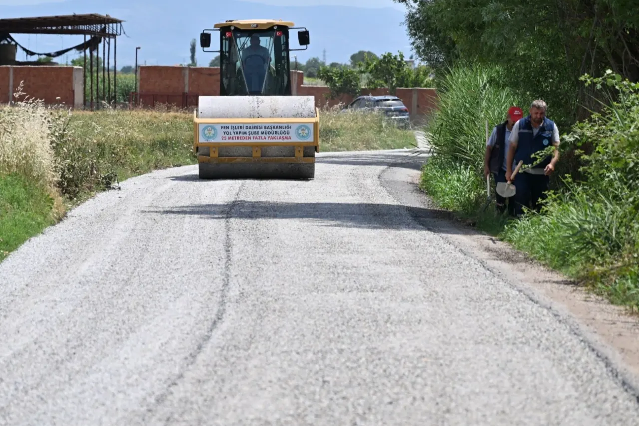 Salihli'de 5 Mahalleye Ulaşım Sağlayan 11 Kilometrelik Yol Yenilendi
