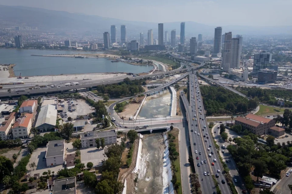 İzmir'de Körfez'i Koruma Harekatı: Meles ve Arap Deresi'nde Kapsamlı Temizlik Tamamlandı