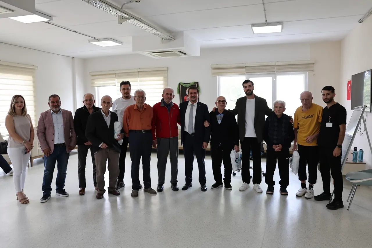Nilüfer'de Babalar Günü Öncesi Huzurevi Sakinlerine Ziyaret