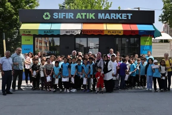 Kütahyalı İlkokul Öğrencilerinden Sıfır Atık Market’e Anlamlı Destek