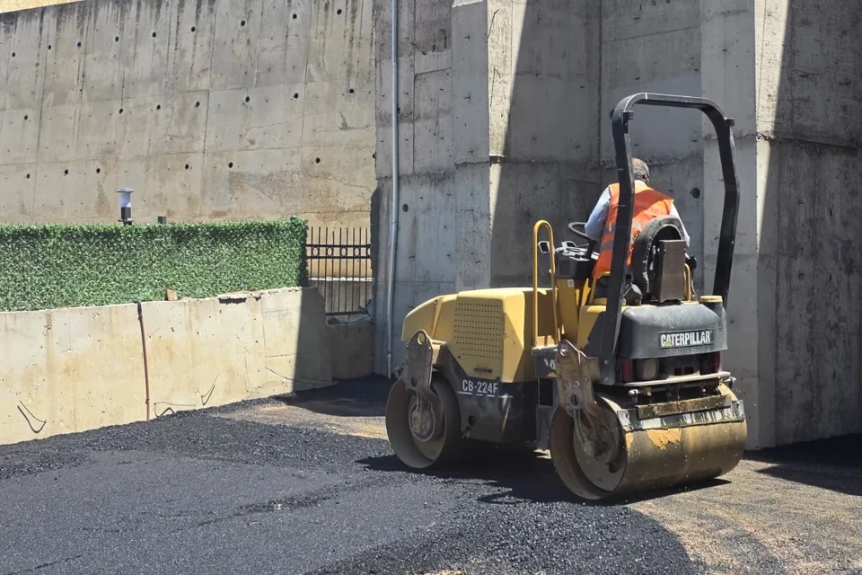 Gemlik'te Yeni Yerleşim Alanlarında Asfalt Çalışmaları Devam Ediyor